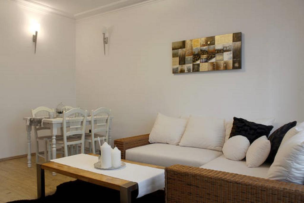 Apartment Argentinska 8 Prague Exterior photo
